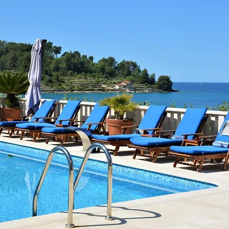 Beachfront Gradina Villa *