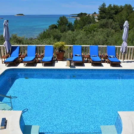 Beachfront Gradina Villa