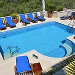 Beachfront Gradina Βίλα