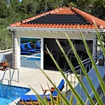 Beachfront Gradina