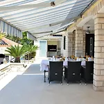 Beachfront Gradina