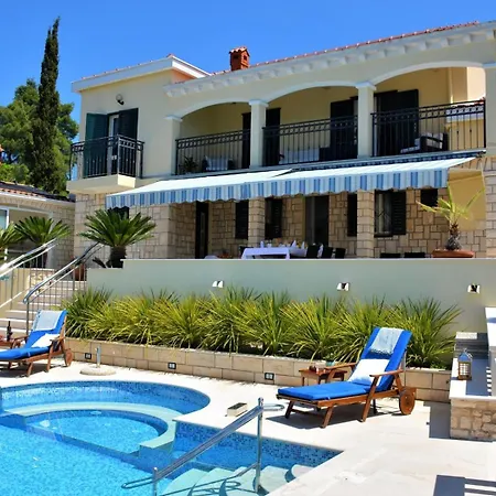 Beachfront Gradina