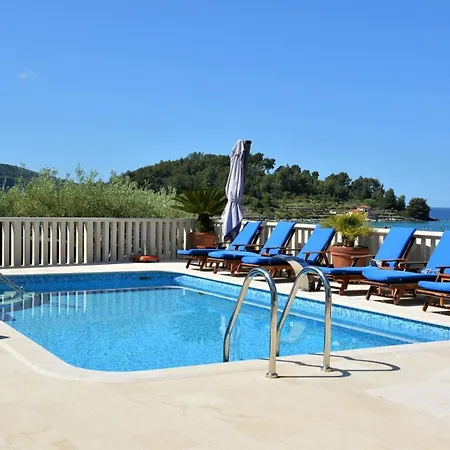 Beachfront Gradina