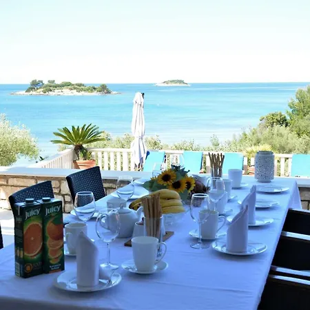 Beachfront Gradina Villa