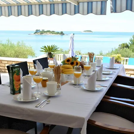 Beachfront Gradina