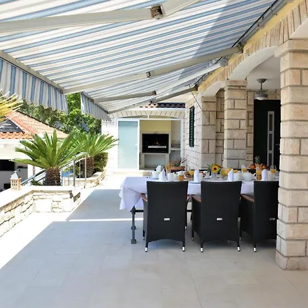 Beachfront Gradina
