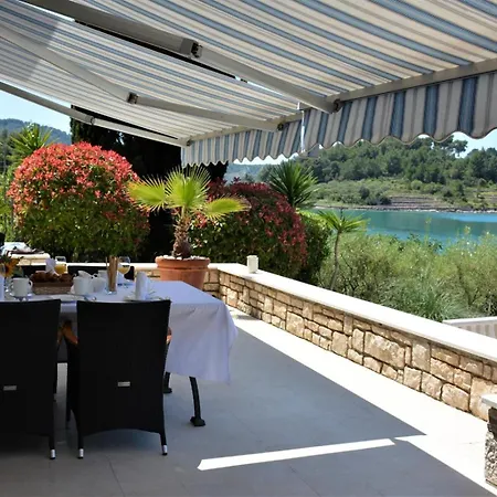 Beachfront Gradina *