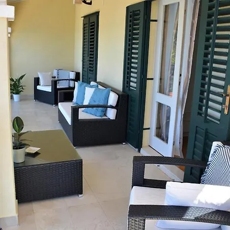 Beachfront Gradina *