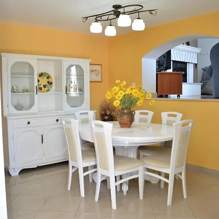Beachfront Gradina Villa